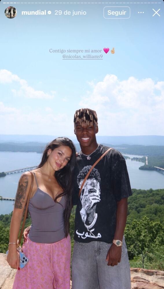Ainhi García y Nico Williams posando juntos durante el Mundial 2026