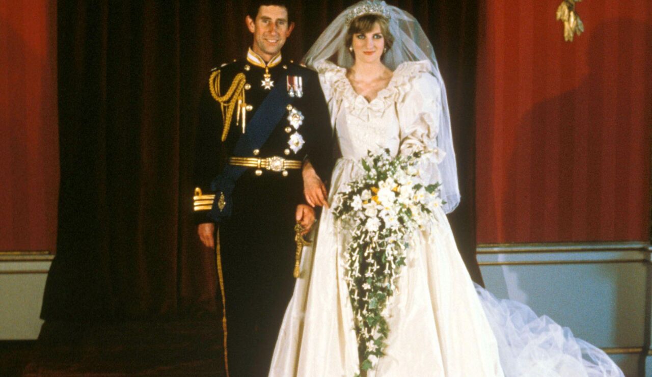 Diana y Carlos, pr&iacute;ncipes de Gales, el d&iacute;a de su boda