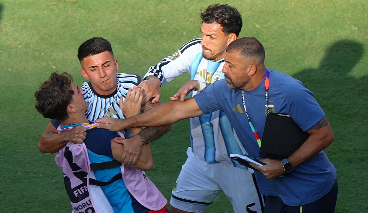 Leandro Paredes, en el momento de su incidente con Gavi