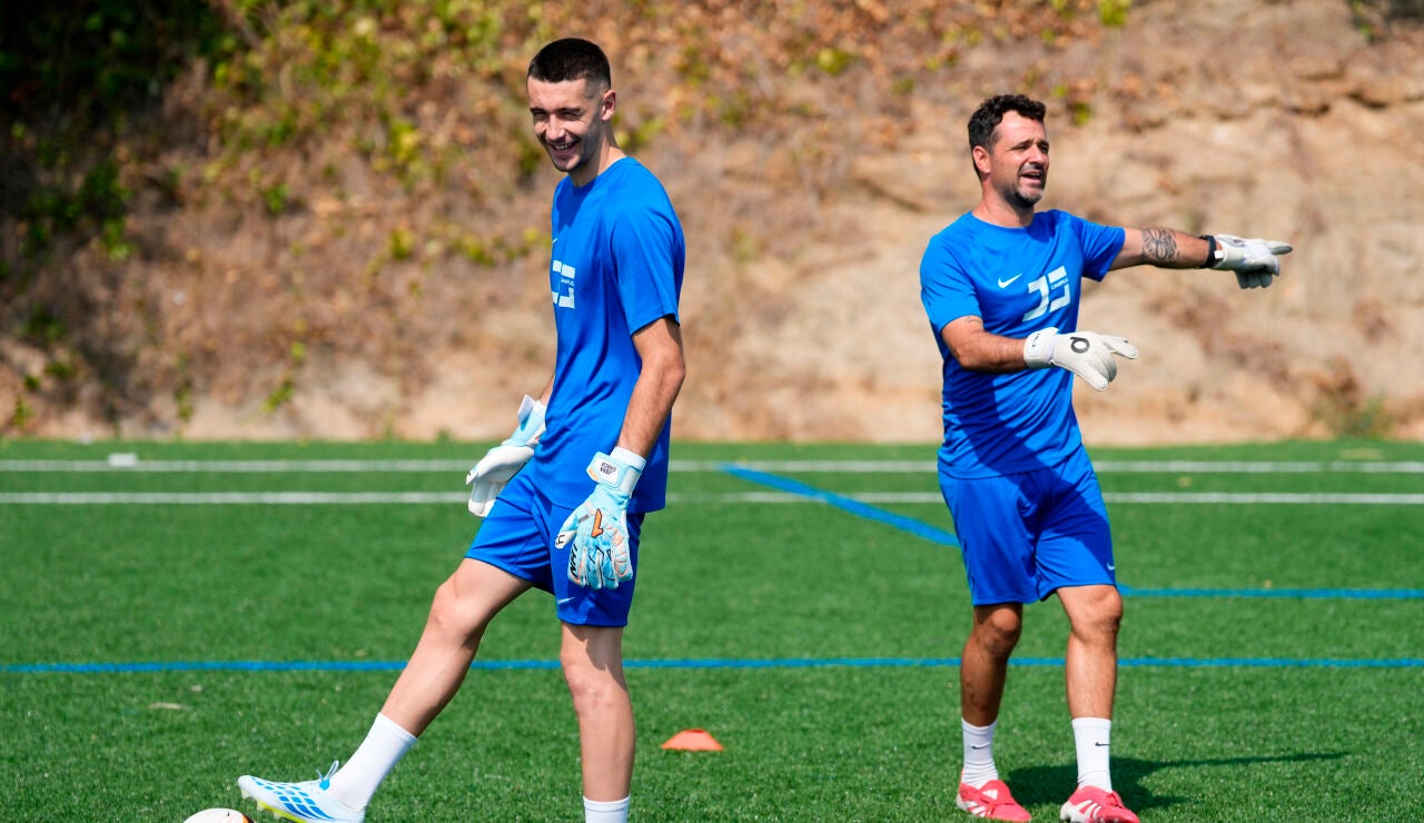 Joan Garc&iacute;a durante la visita a su campus de verano en Tordera (Barcelona)