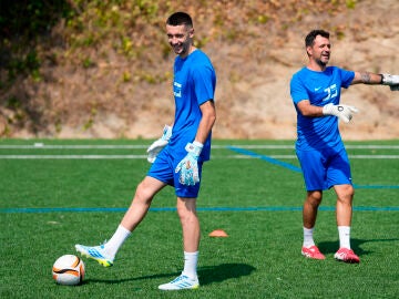 Joan Garc&iacute;a durante la visita a su campus de verano en Tordera (Barcelona)