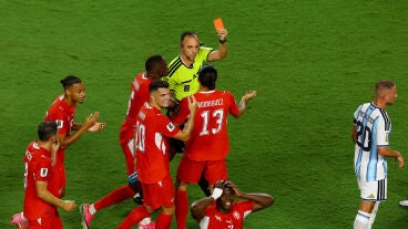 Breel Embolo, en el momento de ser expulsado ante Argentina