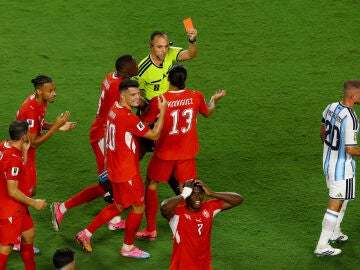Breel Embolo, en el momento de ser expulsado ante Argentina