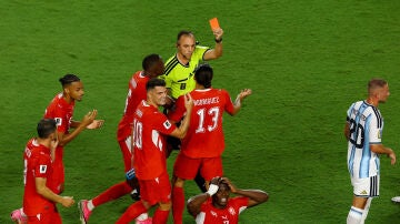 Breel Embolo, en el momento de ser expulsado ante Argentina