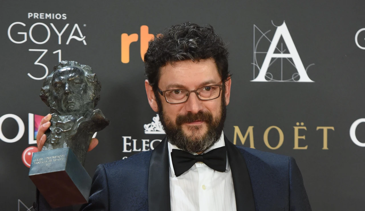 Manolo Solo con su Goya por Tarde para la Ira