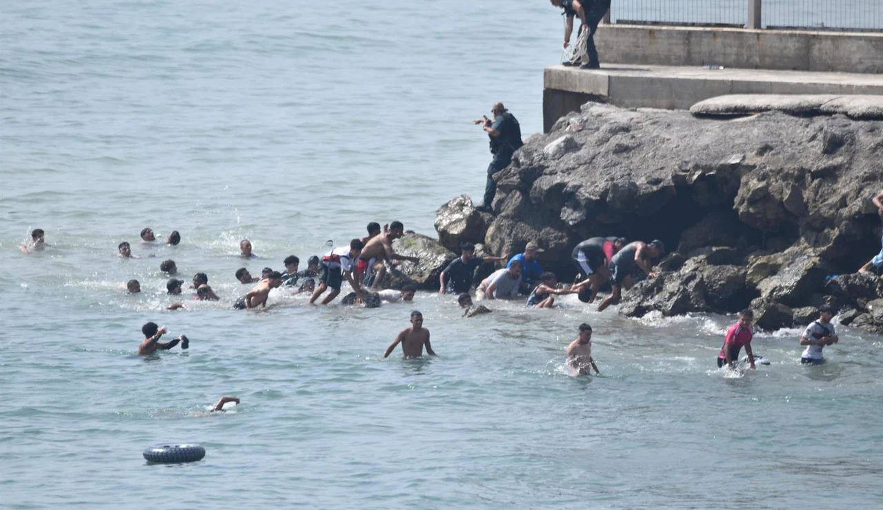 Líder de la ultraderecha alemana denuncia la "invasión" de Ceuta: "Es probable que su destino sea Alemania"