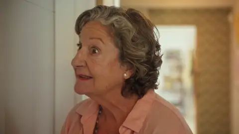 Las abuelas de los Vicho llegan a Padre no hay más que uno, la serie: nuevo caos en la casa Las abuelas de los Vicho llegan a Padre no hay más que uno, la serie: nuevo caos en la casa