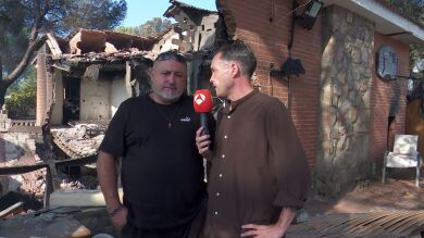 Paco vuelve devastado a su casa en Pelayos de la Presa tras el incendio: 