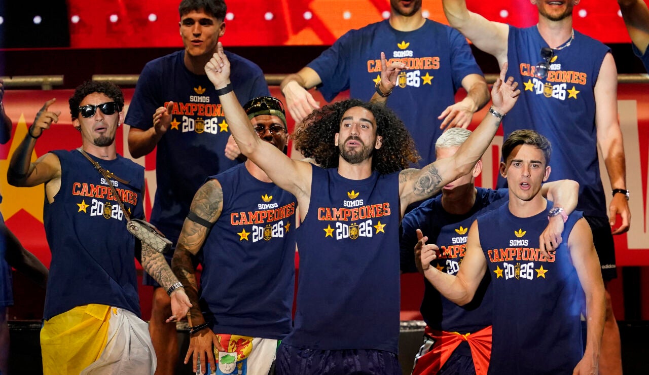 Marc Cucurella, en la celebraci&oacute;n en Madrid por el Mundial