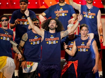 Marc Cucurella, en la celebraci&oacute;n en Madrid por el Mundial