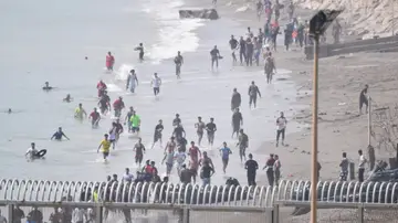 Entrada masiva de inmigrantes a Ceuta desde la frontera del Tarajal. Entrada masiva de inmigrantes a Ceuta desde la frontera del Tarajal.