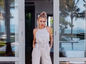Mujer vestida con un mono
