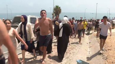 VIDEO | Las imágenes de la llegada masiva de miles de migrantes a Ceuta por el Tarajal