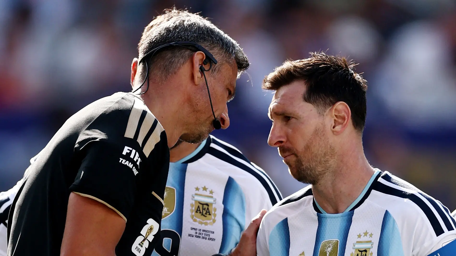Slavko Vincic habla con Leo Messi durante la final del Mundial 2026 Slavko Vincic habla con Leo Messi durante la final del Mundial 2026