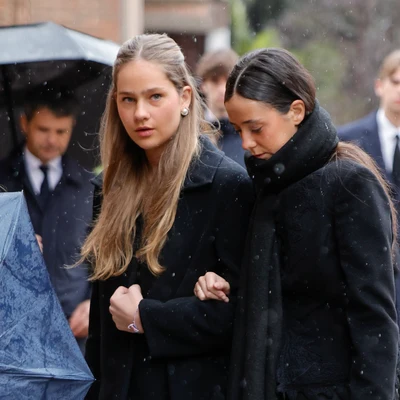 Victoria Federica e Irene Urdangarin en el entierro de Irene de Grecia