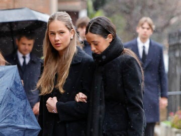 Victoria Federica e Irene Urdangarin en el entierro de Irene de Grecia