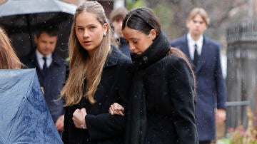 Victoria Federica e Irene Urdangarin en el entierro de Irene de Grecia