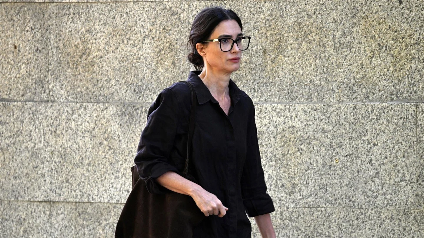 Paz Vega acude al velatorio de Manolo Solo Paz Vega acude al velatorio de Manolo Solo