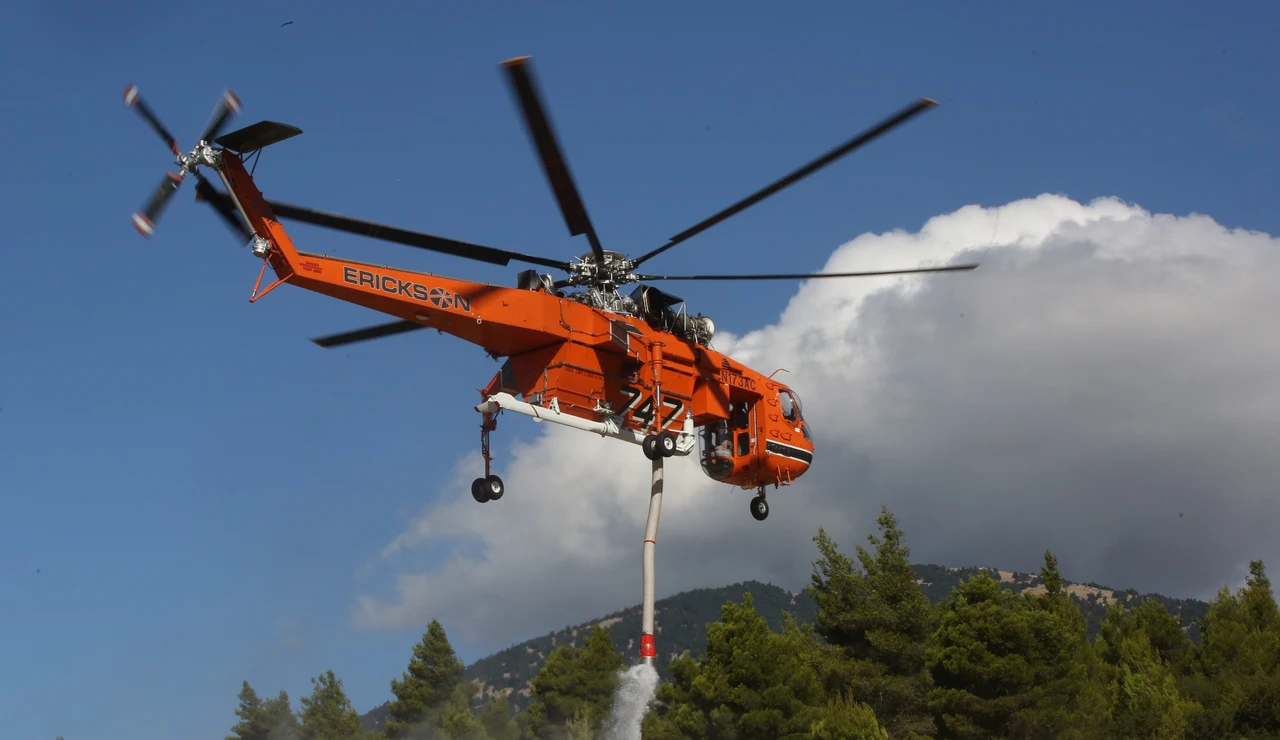 Imagen de un helicóptero en Grecia