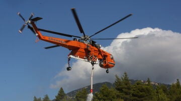 Imagen de un helic&oacute;ptero en Grecia