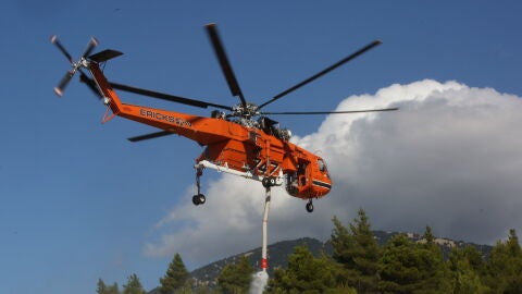 Imagen de un helic&oacute;ptero en Grecia
