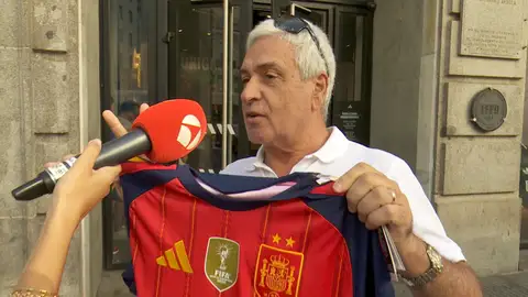 Ya ha salido la nueva camiseta de España con las dos estrellas Ya ha salido la nueva camiseta de España con las dos estrellas
