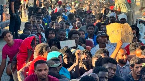 Migrantes piden asilo en Ceuta