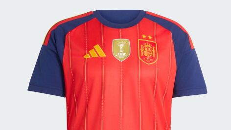 La nueva camiseta de Espa&ntilde;a con las dos estrellas