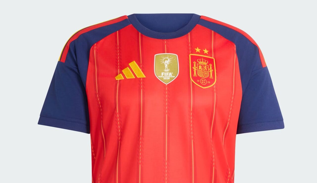 La nueva camiseta de Espa&ntilde;a con las dos estrellas