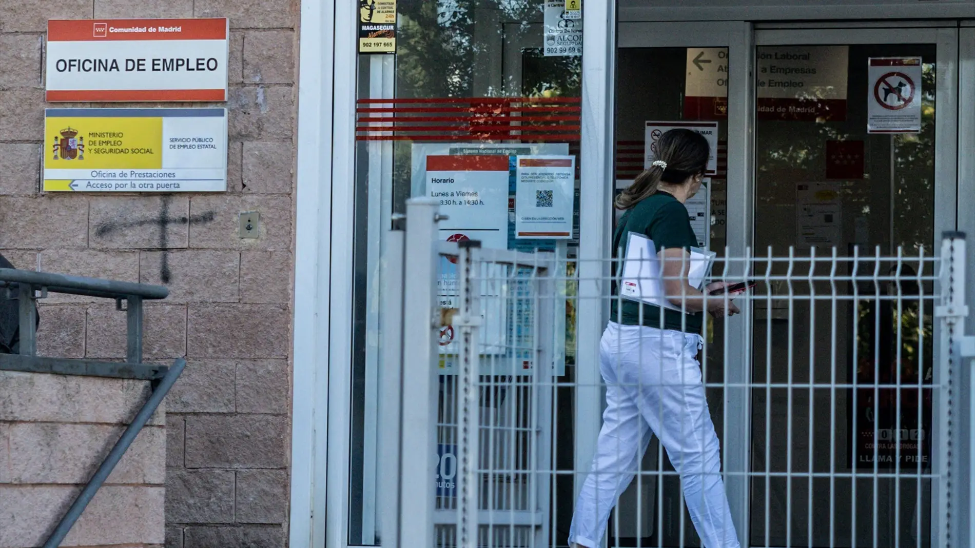 Fachada de una Oficina de Empleo Fachada de una Oficina de Empleo