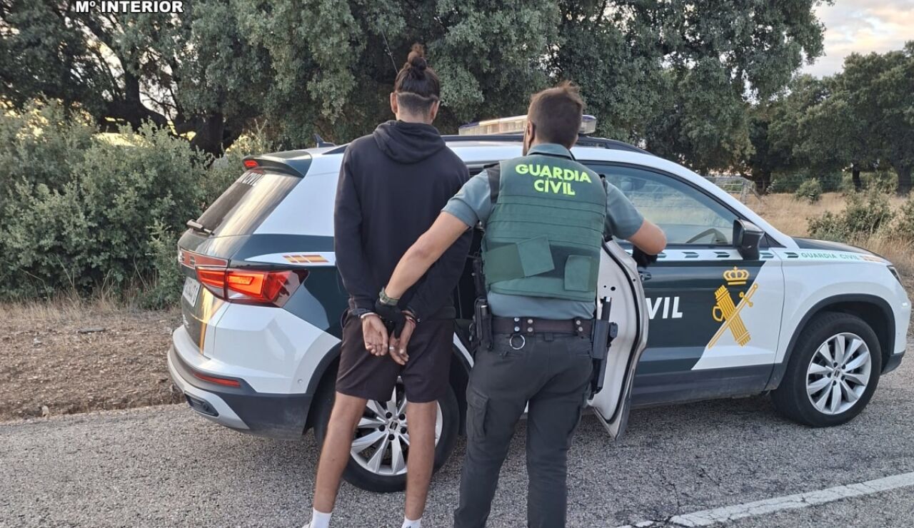 El joven detenido de 27 a&ntilde;os como presunto autor de un delito de incendio agr&iacute;cola en la carretera SA-305;