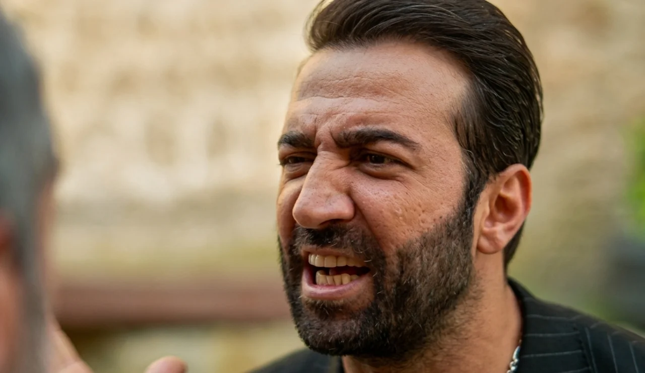 Demir se enfrenta a su padre por Zerrin: "¡No se va a ir de esta casa!"