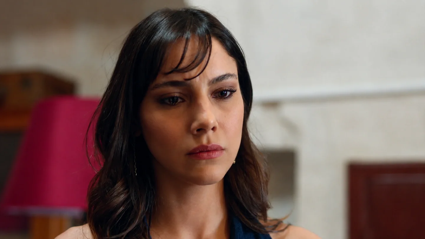 Zerrin pone contra las cuerdas a Demir: "¿Te has enamorado de mí?" Zerrin pone contra las cuerdas a Demir: "¿Te has enamorado de mí?"