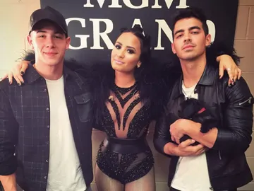 Nick Jonas, Demi Lovato y Joe Jonas Nick Jonas, Demi Lovato y Joe Jonas