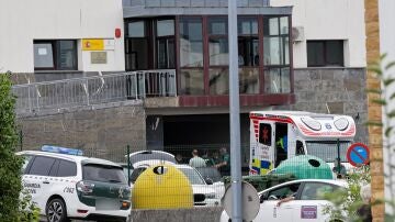 Agentes de la Guardia Civil en el cuartel de Llanes, Asturias