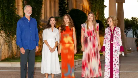 Rey Felipe VI, reina Letizia, princesa Leonor, infanta Sofía y Sofia de Grecia en Marivent el año 2026 Rey Felipe VI, reina Letizia, princesa Leonor, infanta Sofía y Sofia de Grecia en Marivent el año 2026