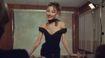 Ariana Grande en su videoclip Petal