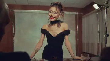 Ariana Grande en su videoclip Petal Ariana Grande en su videoclip Petal