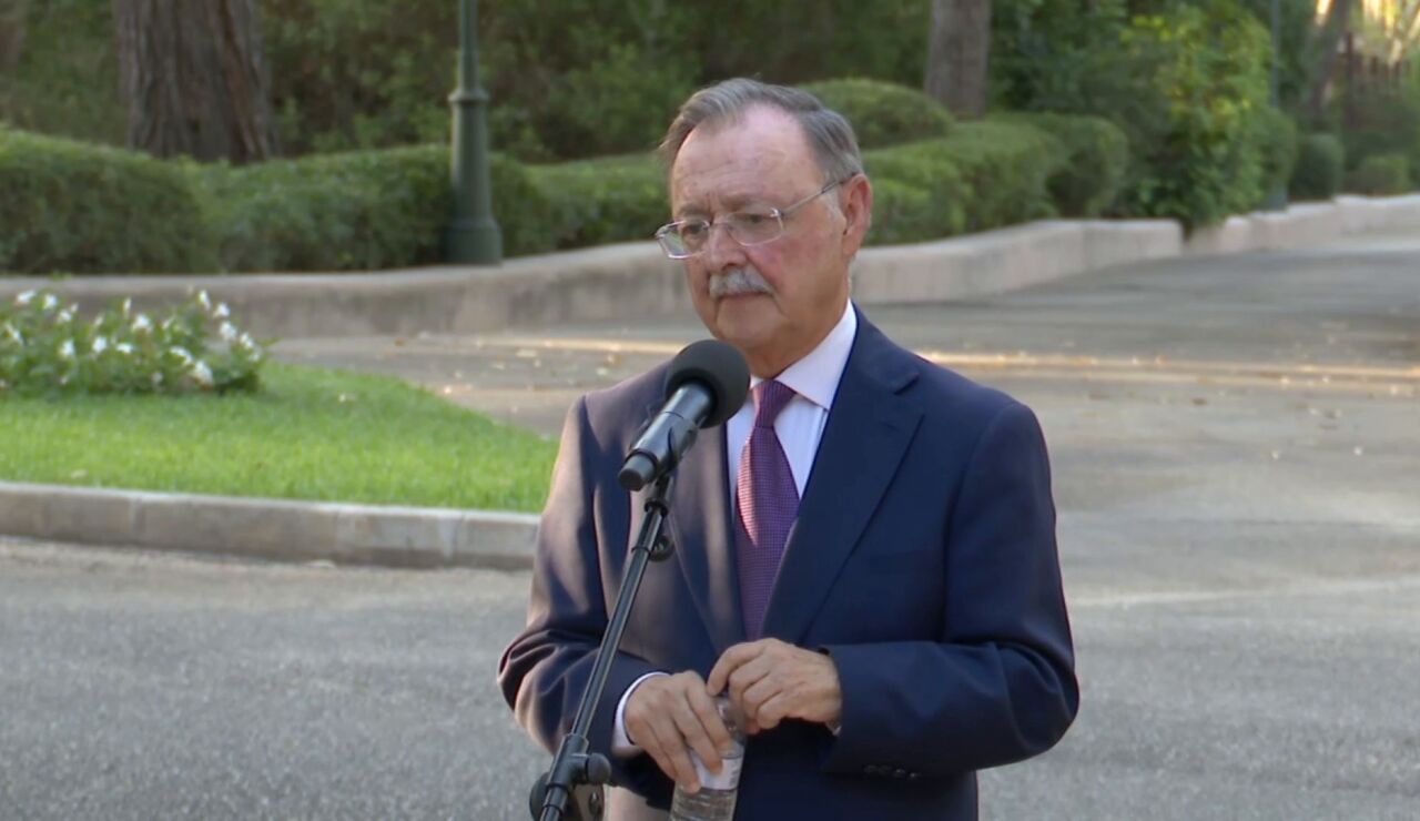 Juan Jes&uacute;s Vivas, presidente de Ceuta, comparece tras su reuni&oacute;n con el rey en Palma.