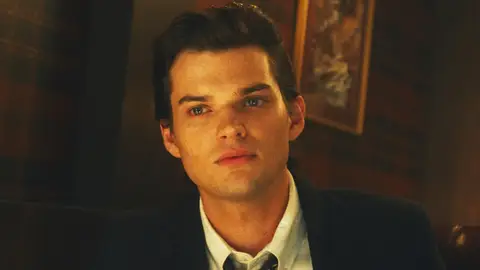 Homer Gere como Robert Mallory en The Shards Homer Gere como Robert Mallory en The Shards