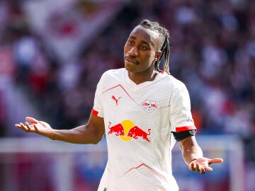 Yan Diomande, en un partido con el Leipzig