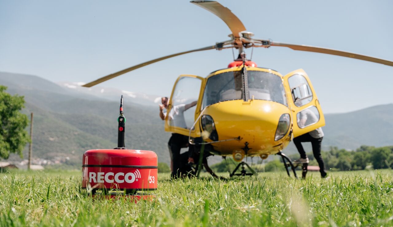 Helic&oacute;ptero de emergencias en una demostraci&oacute;n del sistema RECCO SAR