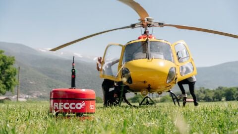 Helic&oacute;ptero de emergencias en una demostraci&oacute;n del sistema RECCO SAR