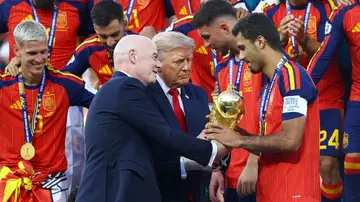 Infantino y Trump entregan la Copa del Mundo a Rodri tras la final ante Argentina Infantino y Trump entregan la Copa del Mundo a Rodri tras la final ante Argentina