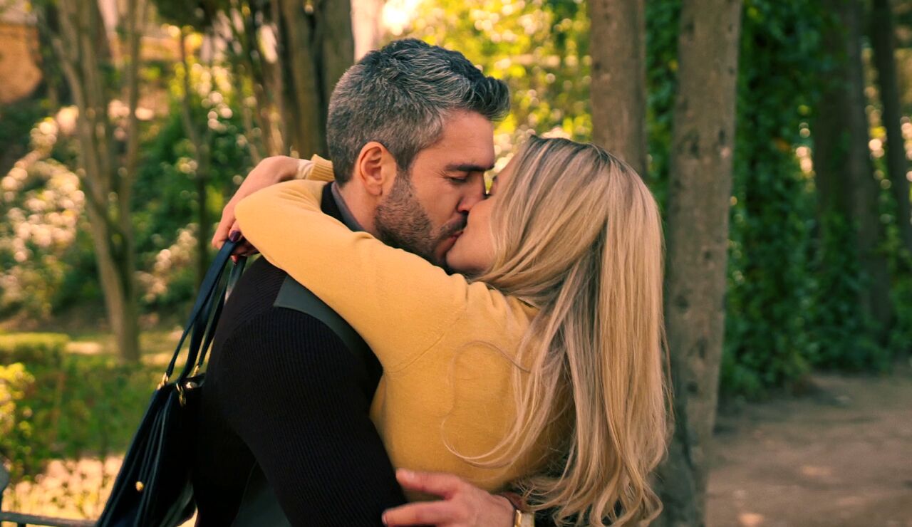 &ldquo;Yo solo quiero estar a tu lado&rdquo;: Valentina y Andr&eacute;s se dan una nueva oportunidad y sellan su reconciliaci&oacute;n con un apasionado beso