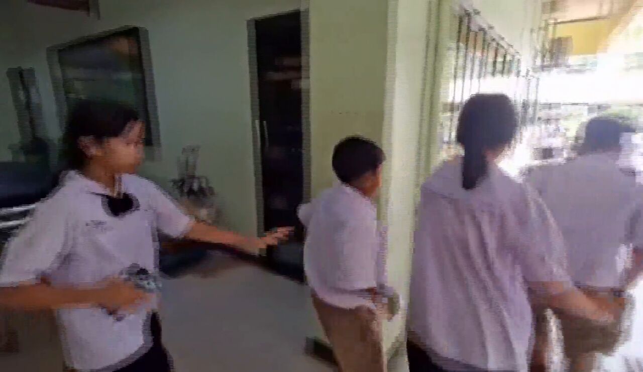 P&aacute;nico en una escuela tailandesa durante un tiroteo