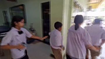 P&aacute;nico en una escuela tailandesa durante un tiroteo