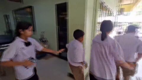 P&aacute;nico en una escuela tailandesa durante un tiroteo