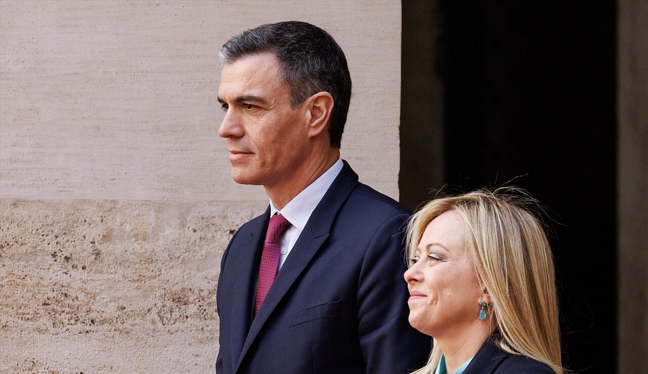 S&aacute;nchez junto a Meloni posando en una cumbre europea
