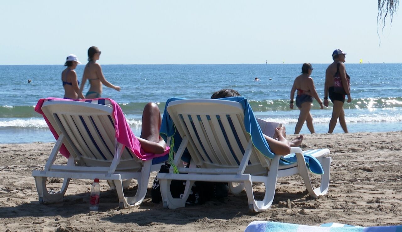 Muere un hombre de 45 a&ntilde;os en la hamaca de una playa en Villajoyosa (Alicante)